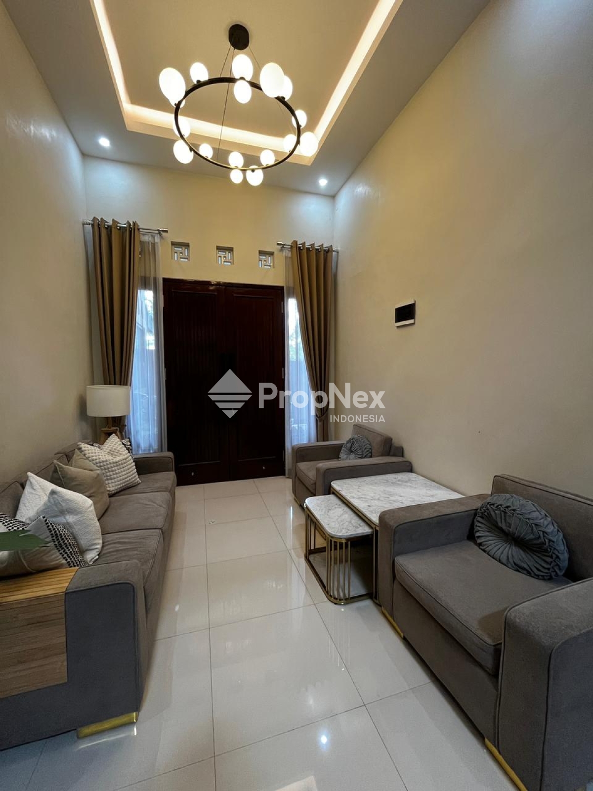 Rumah Modern Bangunan Baru Puri Surya Jaya Sidoarjo — foto 3